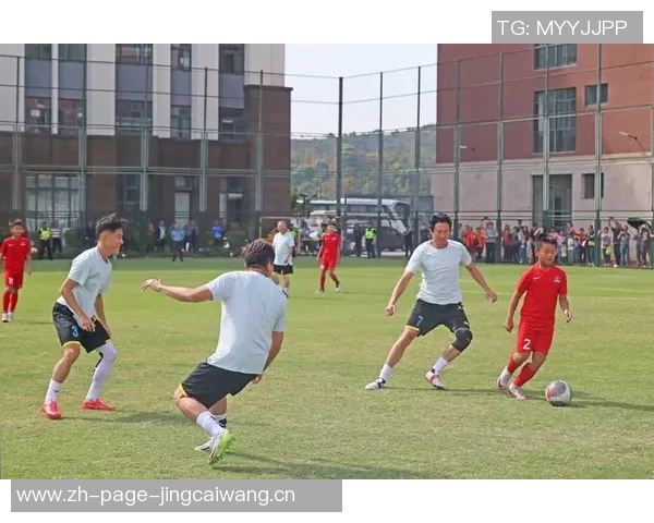 足球明星跨界挑战精彩瞬间踢球与上篮完美结合的视觉盛宴